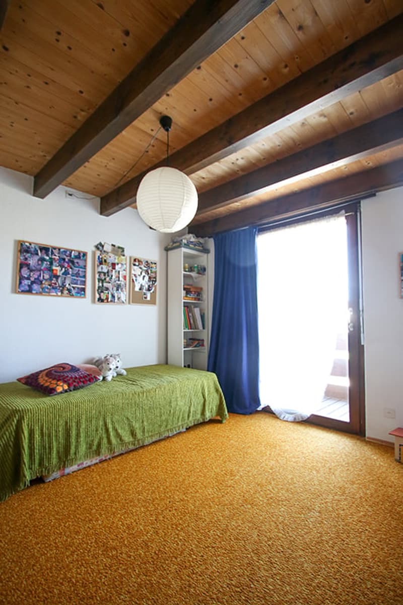 EG: Zimmer mit Holz-Charme und Aussichts-Balkon (Sicht Richtung Nord ins Gürbetal)