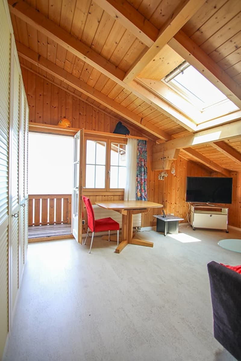 Dachzimmer Ost mit zusätzlichem Tageslicht und Balkonzutritt (See-/Bergsicht)