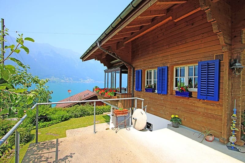 3-geschossiges Wohnhaus mit zwei seeseitigen Aussichts-Balkons