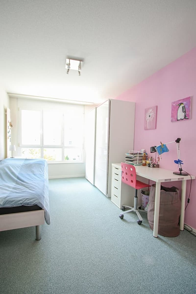 Weiteres Kinderzimmer - hell und kuschelig