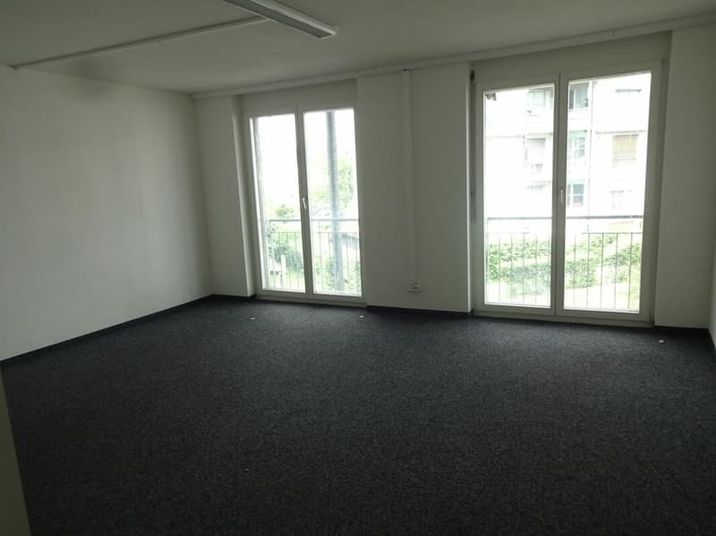 Grosszügiger Büroraum mit 57m² - Viel Platz für Ihre Ideen (3)