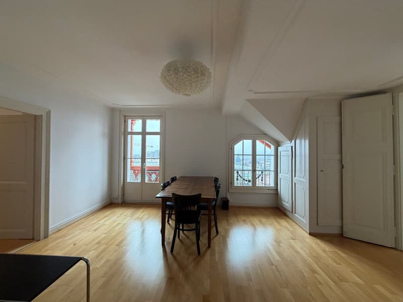Charmante 4.5-Zimmer-Dachwohnung im historischen Bern (2)