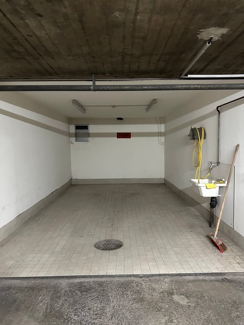 Einstellhallenplatz ab sofort zu vermieten (3)