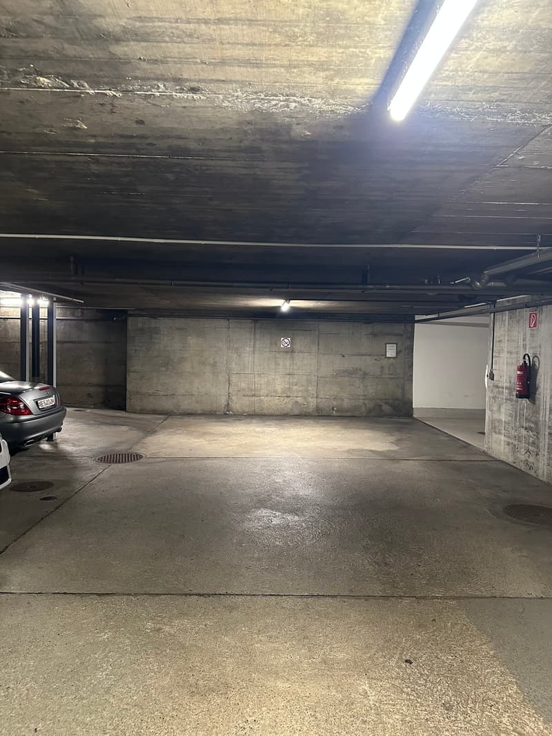 Einstellhallenplatz ab sofort zu vermieten (2)