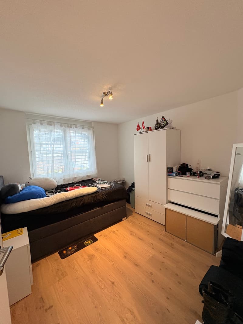 Moderne 3.5-Zimmer-Wohnung mit Balkon und eigenem Waschturm (10)
