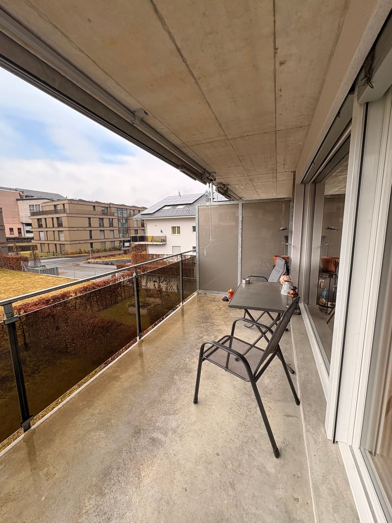 Moderne 3.5-Zimmer-Wohnung mit Balkon und eigenem Waschturm (7)