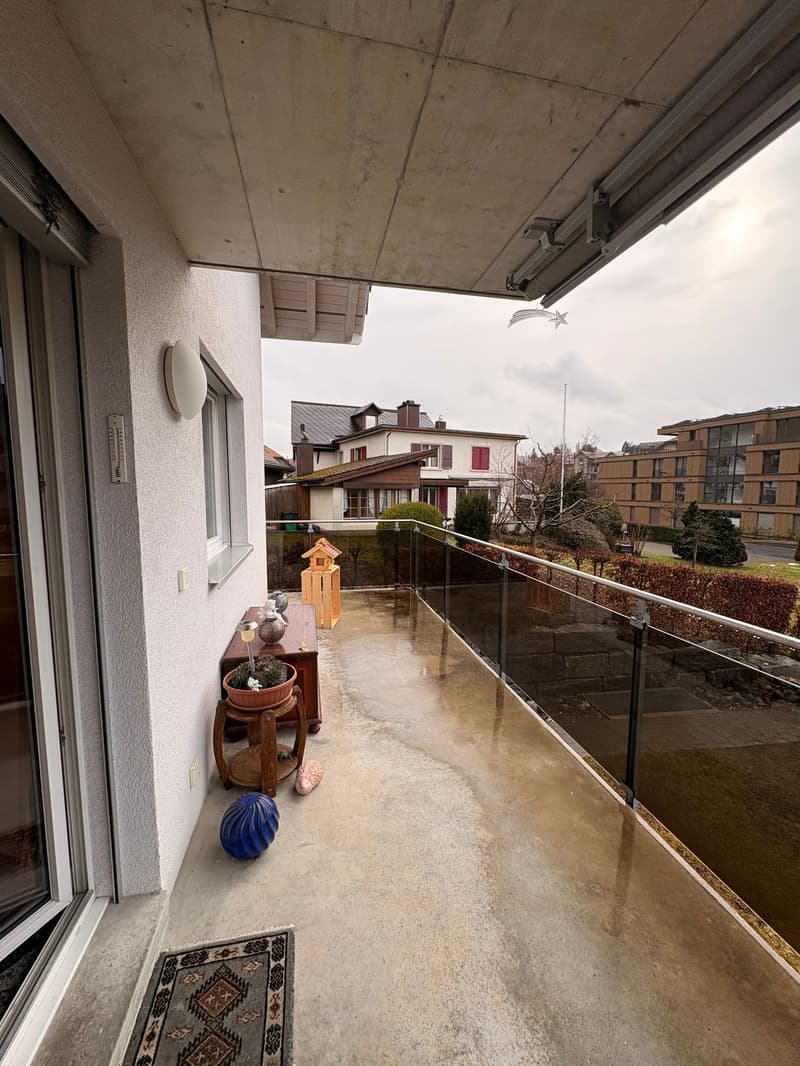 Moderne 3.5-Zimmer-Wohnung mit Balkon und eigenem Waschturm (8)