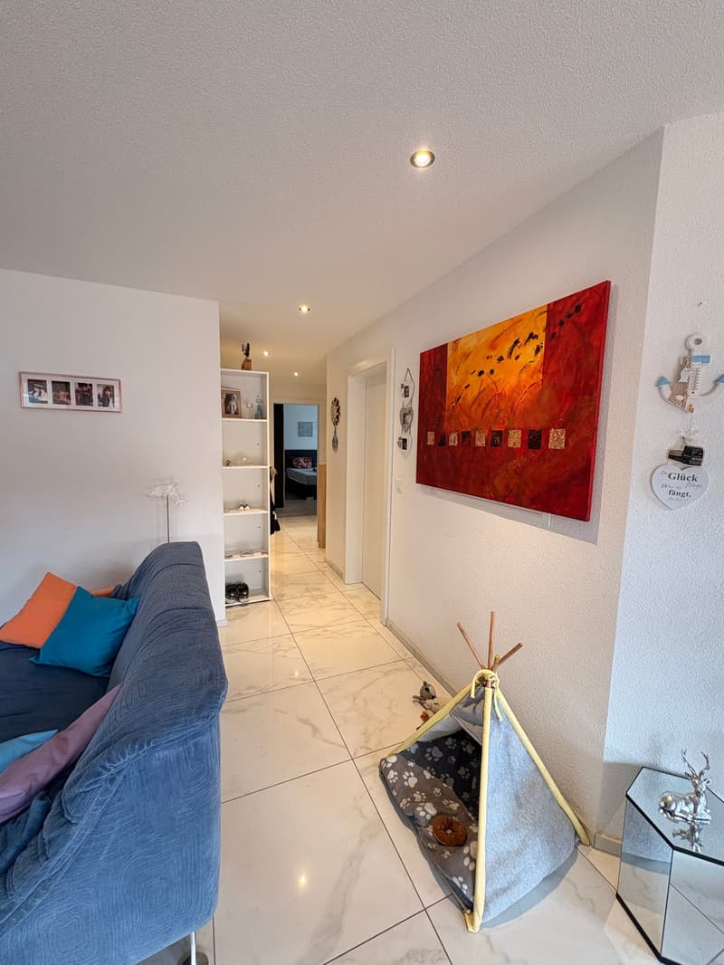 Moderne 3.5-Zimmer-Wohnung mit Balkon und eigenem Waschturm (5)
