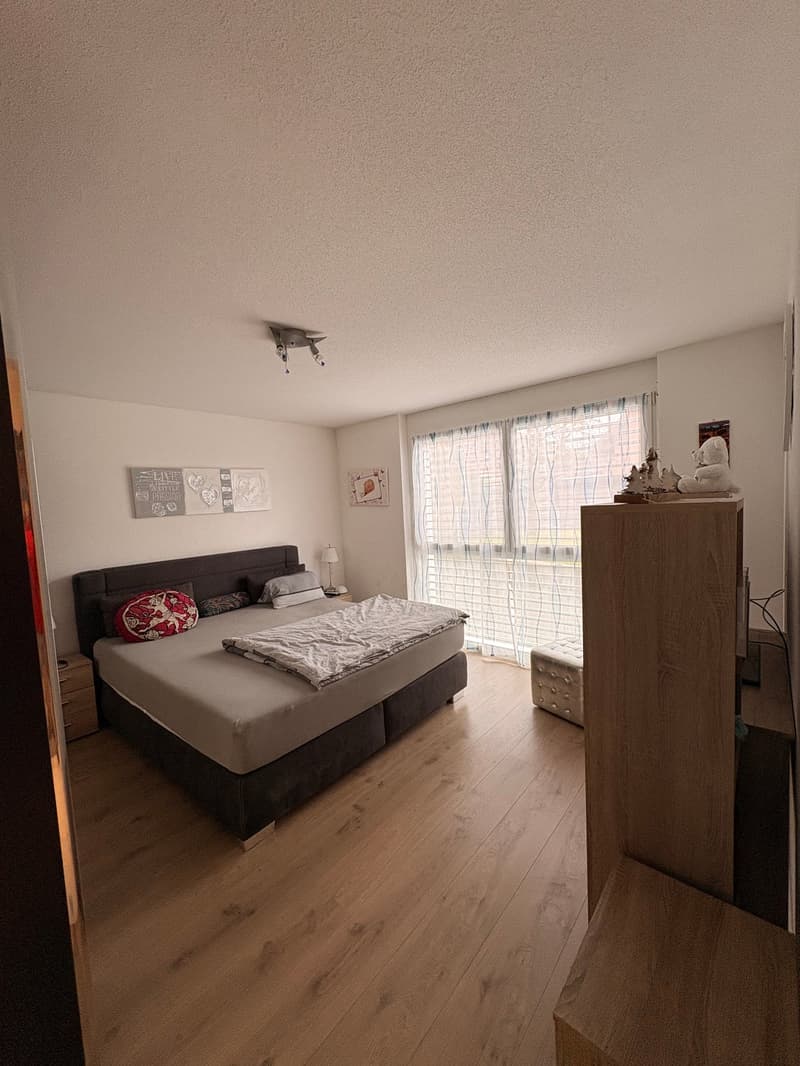 Moderne 3.5-Zimmer-Wohnung mit Balkon und eigenem Waschturm (13)