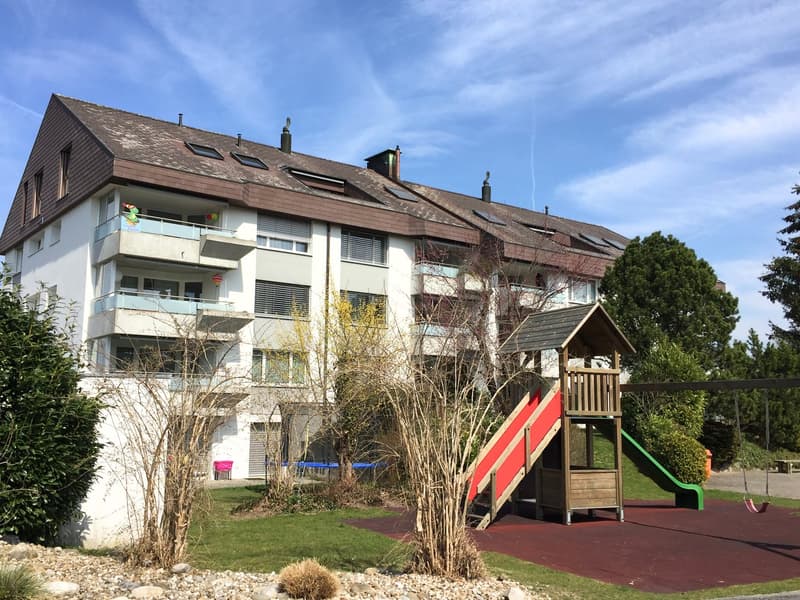Wunderschöne Dachwohnung mit Cheminée, ruhig und doch zentral (2)