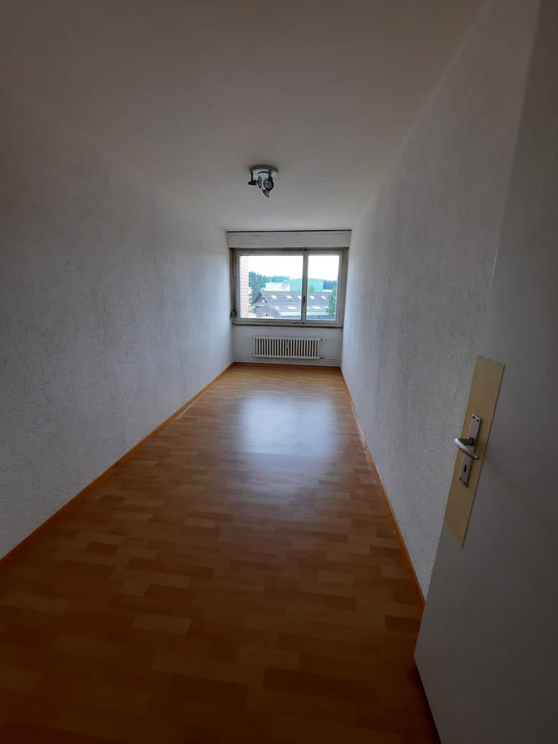 Preiswerte 4.5 Zimmerwohnung in Huttwil 2.OG (10)