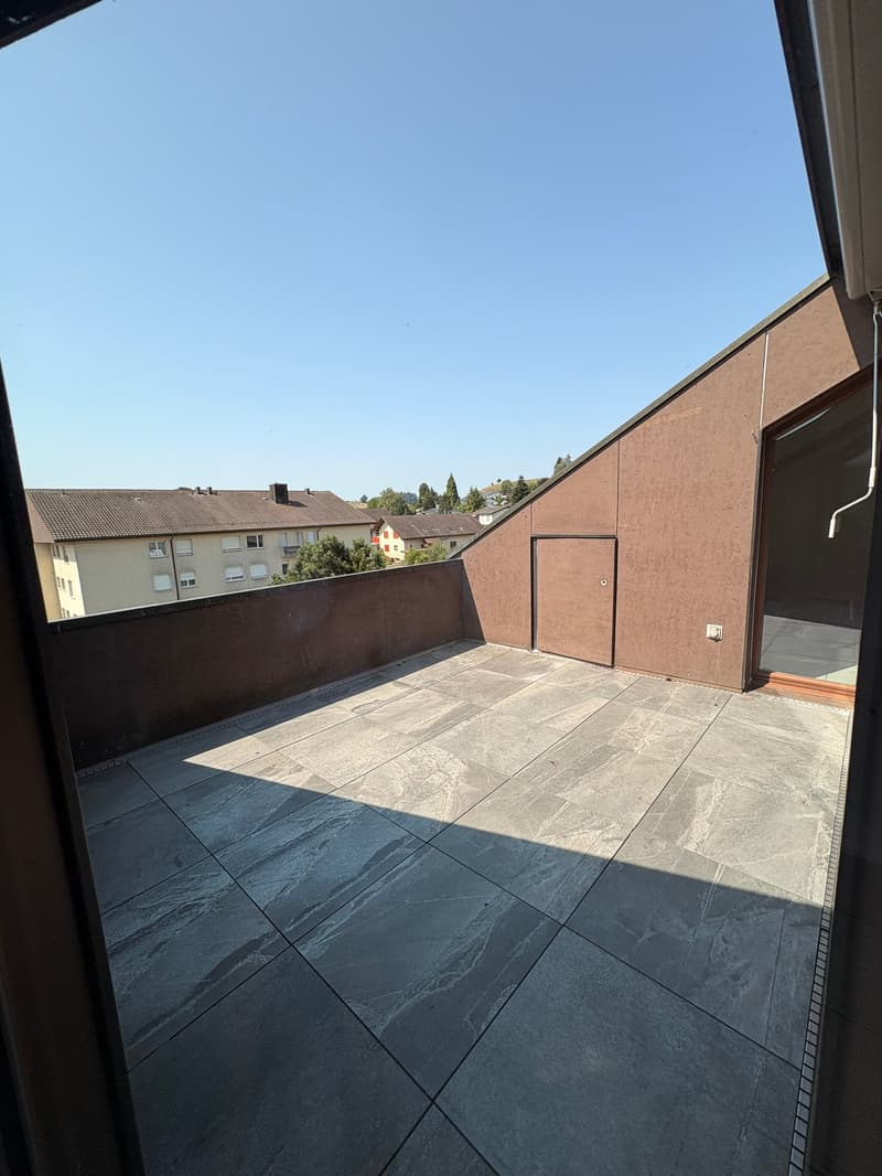 Wunderschöne preisgünstige Dachwohnung mit Cheminée, ruhig und doch zentral (9)