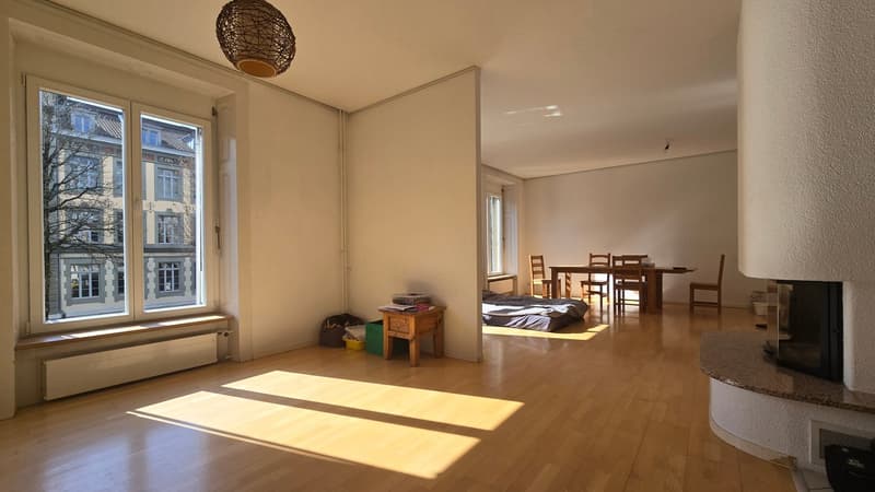 Wohnzimmer mit Kamin