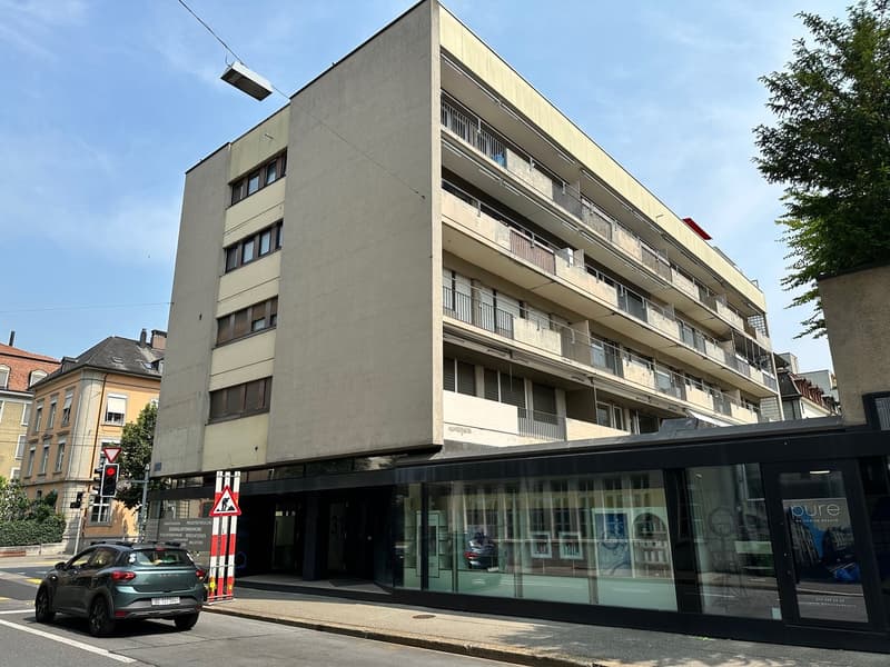 Appartamento moderno ristrutturato 3 locali con balcone (7)