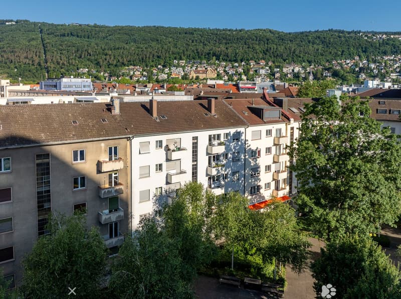 Charmante 3.5-Zimmer-Wohnung mit Balkon in Biel (2)
