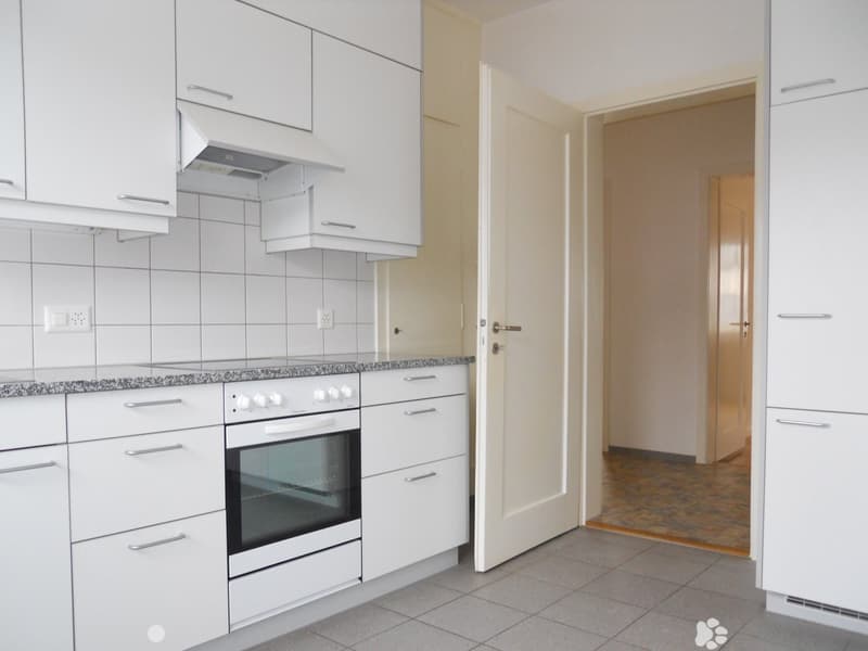 Charmante 3.5-Zimmer-Wohnung mit Balkon in Biel (3)