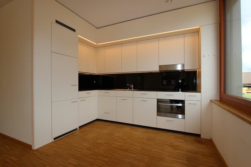 Moderne 2.5-Zimmer-Wohnung mit Balkon (3)