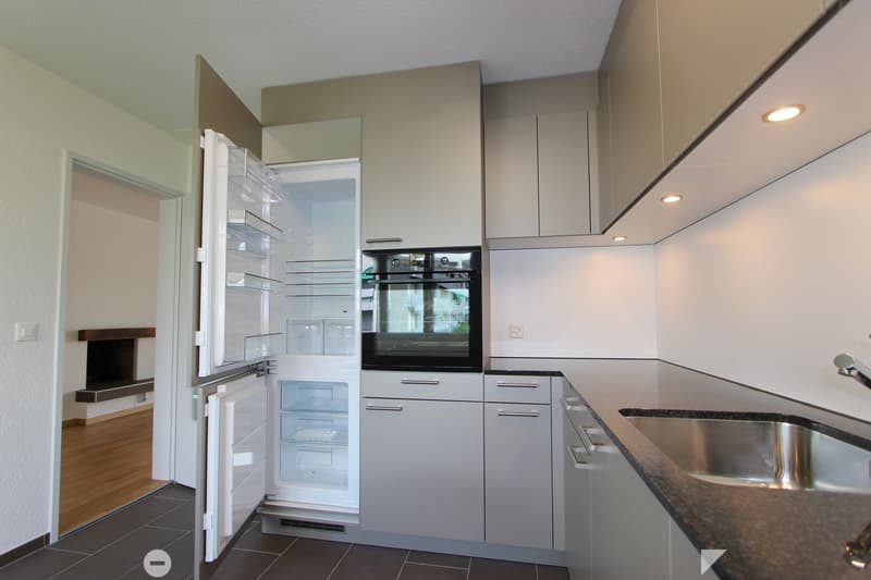 Frisch sanierte 4.5-Zimmer-Wohnung mit Balkon und Cheminée (5)