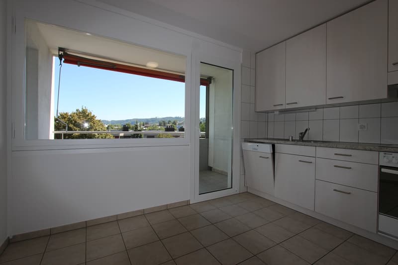 Sanierte helle 3.5-Zimmer-Wohnung mit Balkon (4)
