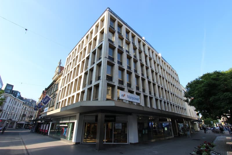 Frisch renovierte 2.5-Zimmer-Wohnung im Zentrum von Biel (2)