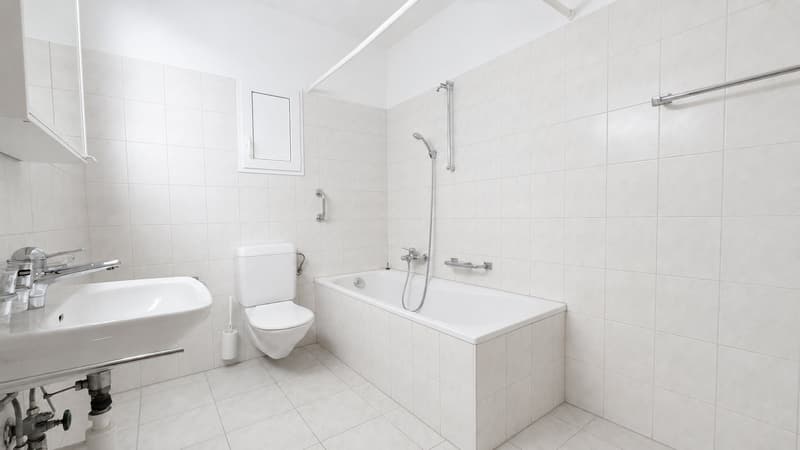Badezimmer mit Badewanne