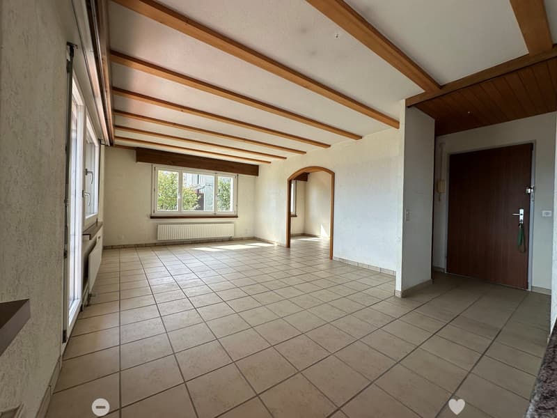 Charmante 3.5-Zimmer-Wohnung mit grossem Balkon und schöner Aussicht in Biel (5)