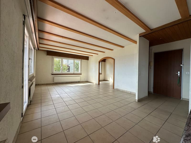 Charmante 3.5-Zimmer-Wohnung mit grossem Balkon und schöner Aussicht in Biel (5)