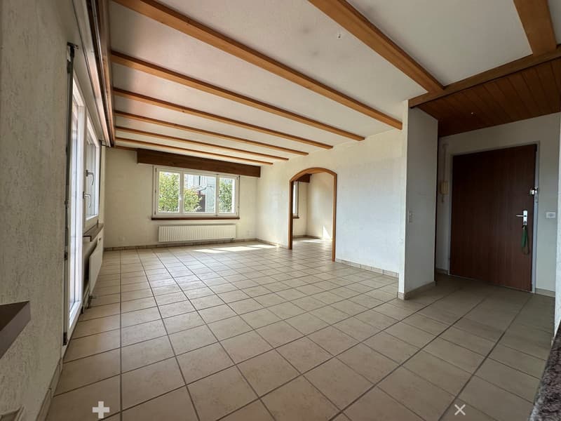 Charmante 3.5-Zimmer-Wohnung mit grossem Balkon und schöner Aussicht in Biel (5)