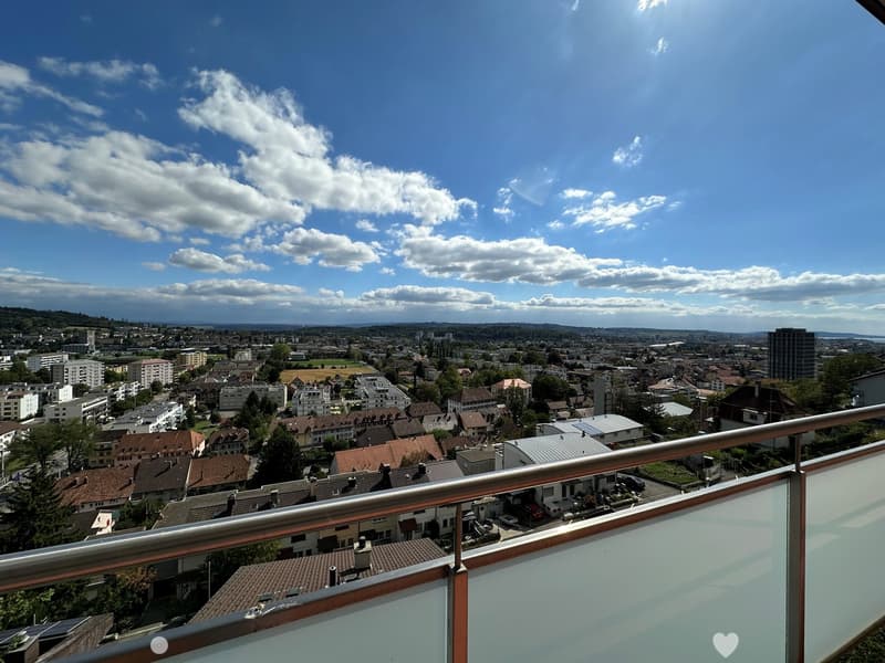Charmante 3.5-Zimmer-Wohnung mit grossem Balkon und schöner Aussicht in Biel (1)