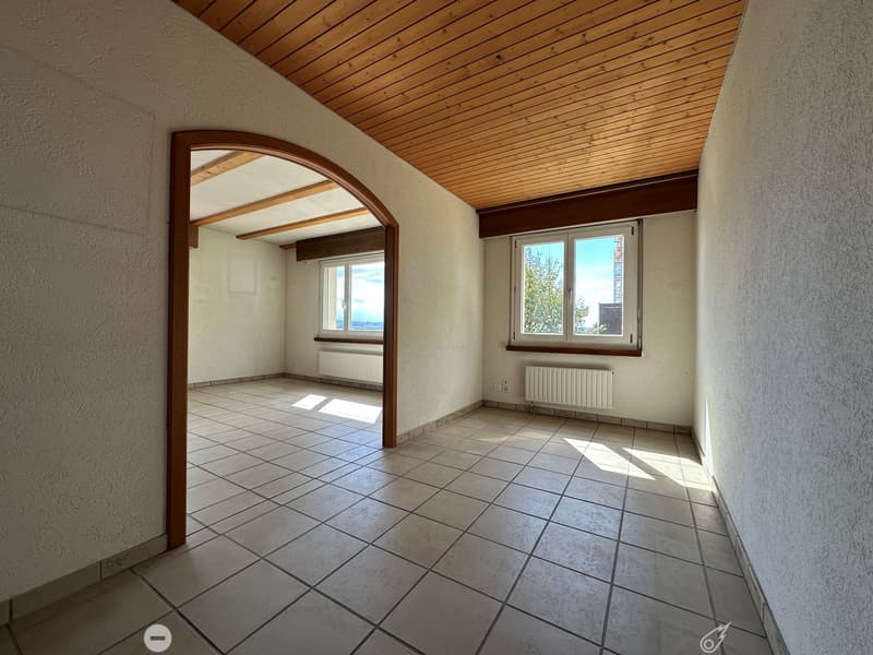 Charmante 3.5-Zimmer-Wohnung mit grossem Balkon und schöner Aussicht in Biel (4)