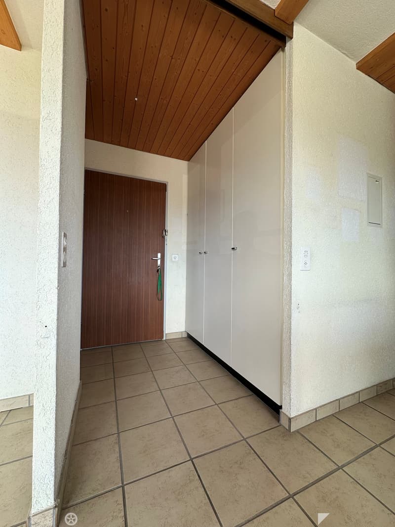 Charmante 3.5-Zimmer-Wohnung mit grossem Balkon und schöner Aussicht in Biel (6)