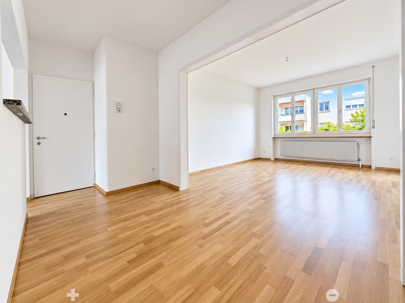 Eingangsbereich und Wohnzimmer
