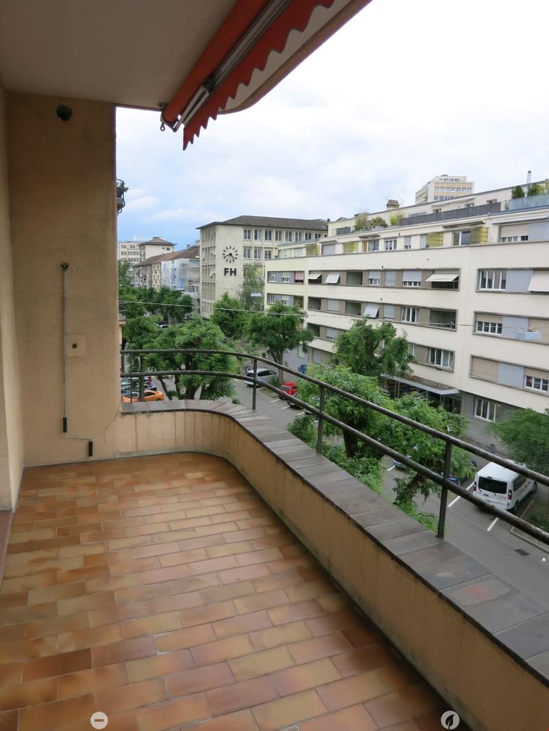 Balkon Strassenseite