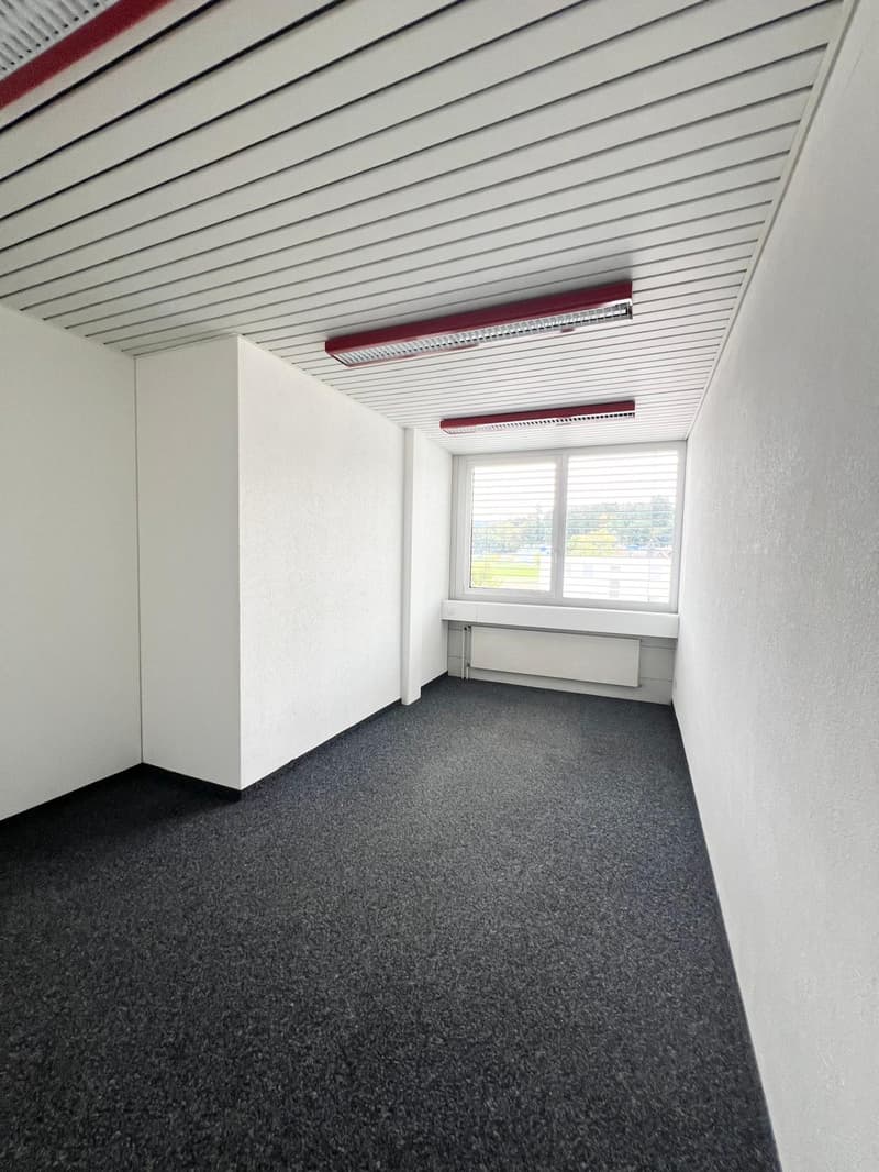 Moderne Büroräume mit Weitsicht und Leuchtreklame an der A1 – Ihre Firma täglich sichtbar! (20)