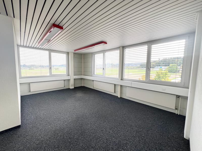 Moderne Büroräume mit Weitsicht und Leuchtreklame an der A1 – Ihre Firma täglich sichtbar! (17)