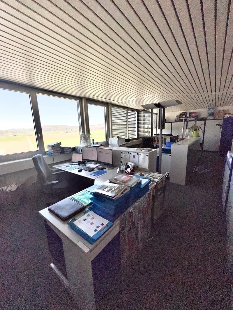 Grosses Büro links vorne (Nord-Ost)
