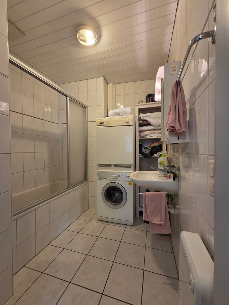 Stilvolle 5-Zimmerwohnung mit Altbaucharme im Herzen von Interlaken (18)
