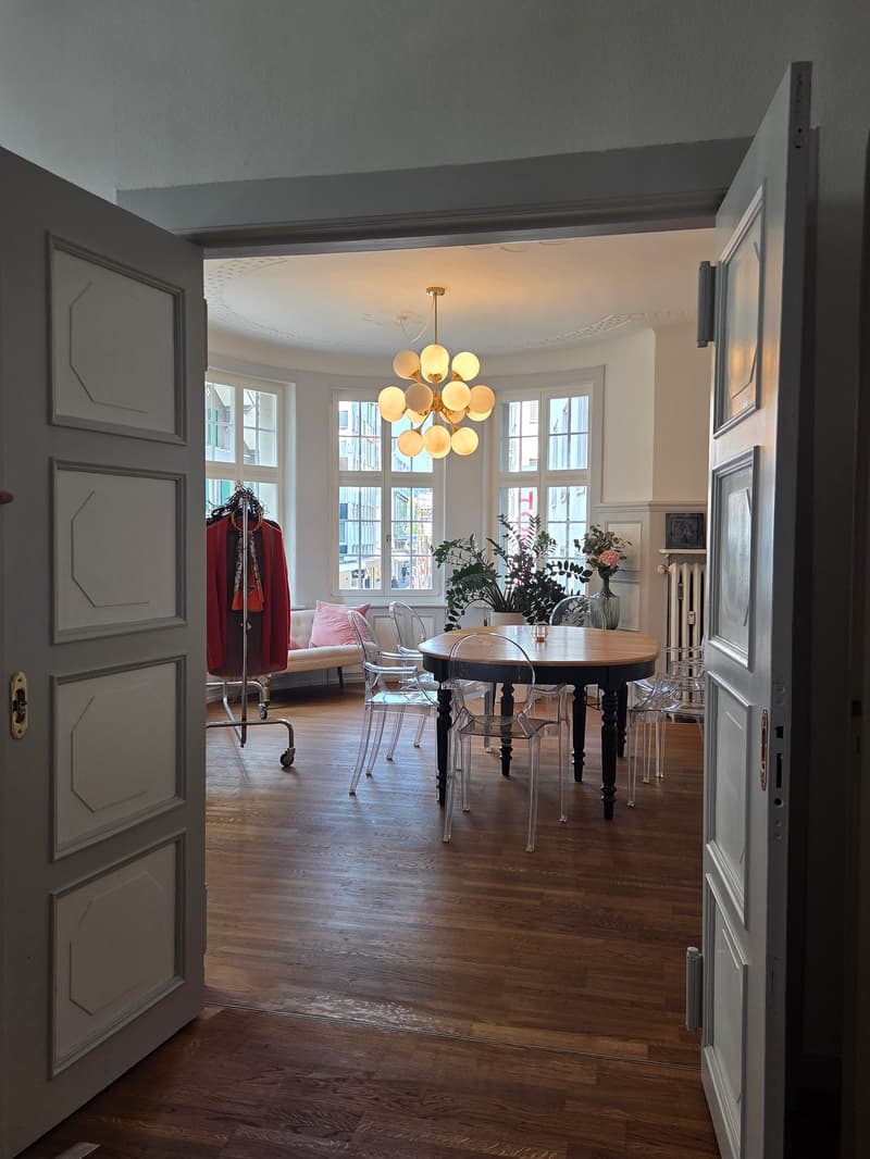 Stilvolle 5-Zimmerwohnung mit Altbaucharme im Herzen von Interlaken (13)