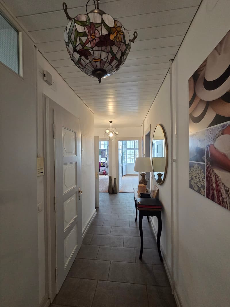 Stilvolle 5-Zimmerwohnung mit Altbaucharme im Herzen von Interlaken (10)