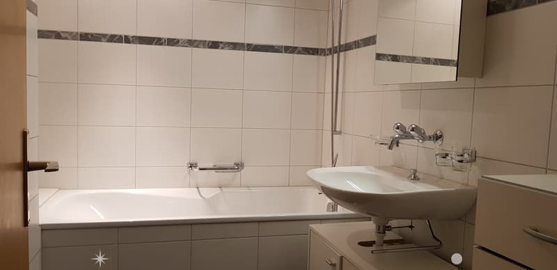 Charmante Wohnung mit Balkon direkt im Zentrum von Interlaken (4)