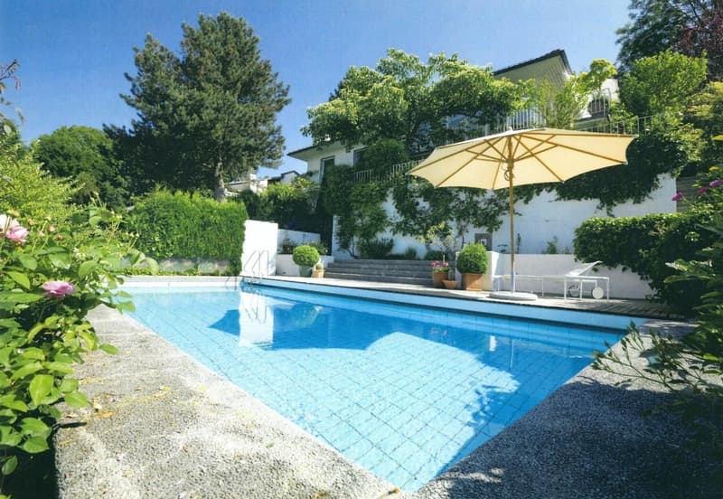 Grosszügige 7-Zimmer-Wohnung mit Pool und Panoramablick in Muri b. Bern (1)