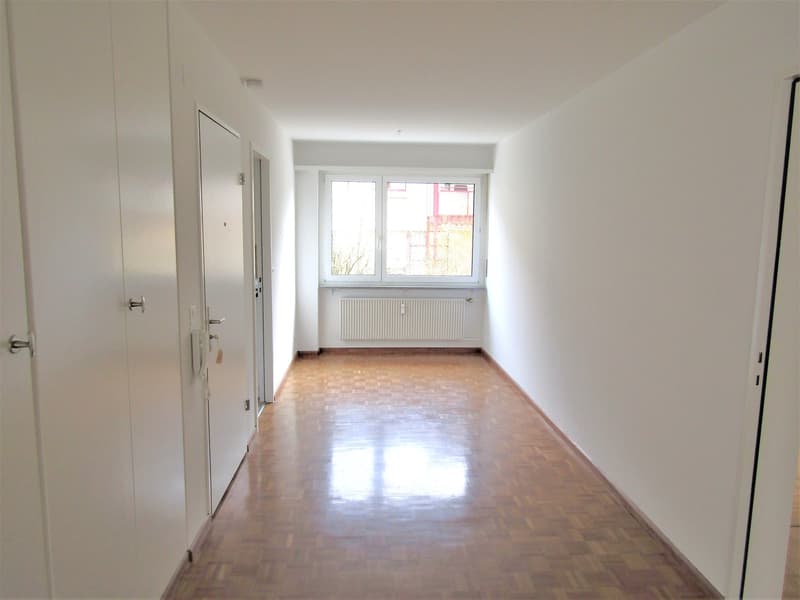 Esszimmer mit Entrée und Einbauschrank