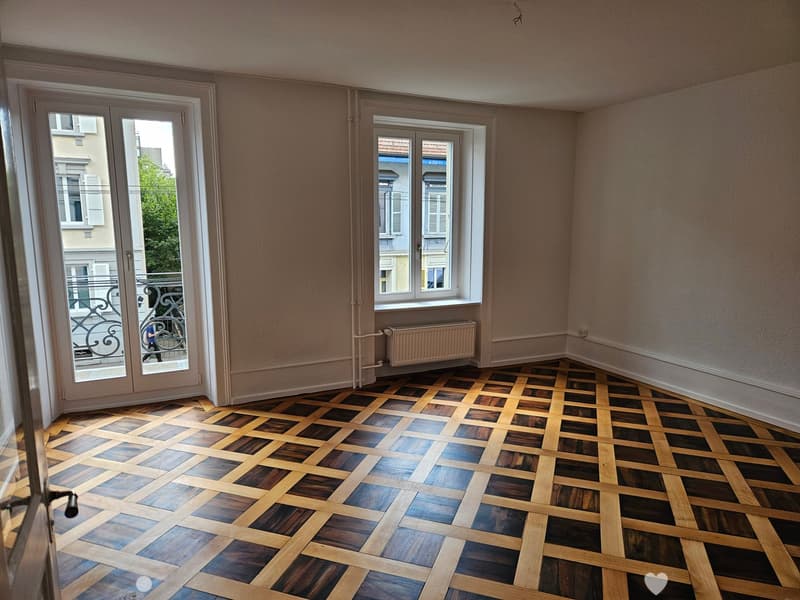 Charmante 3-Zimmer-Altbauwohnung mit Balkon in Biel/Bienne (1)