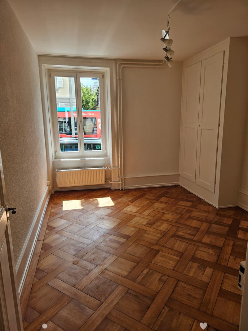 Charmante 3-Zimmer-Altbauwohnung mit Balkon in Biel/Bienne (3)