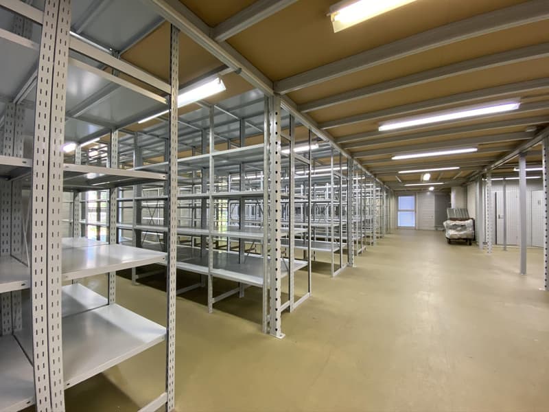 Surfaces commerciales modulables avec étagères (4)