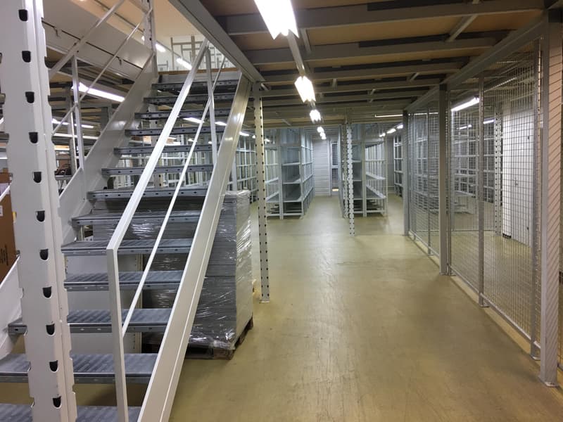 Surfaces commerciales modulables avec étagères (6)
