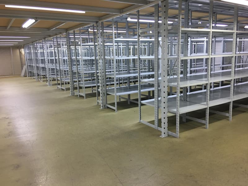 Surfaces commerciales modulables avec étagères (2)
