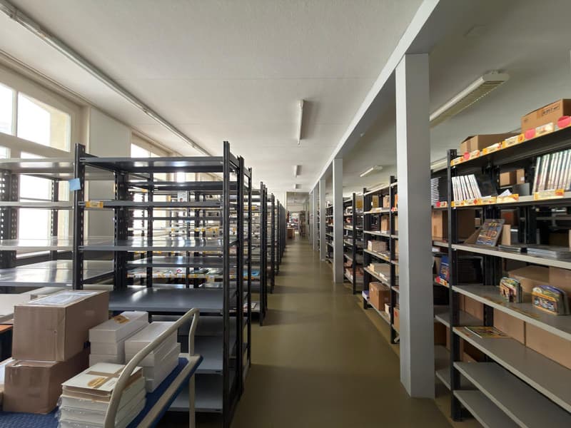 À louer : Local commercial au 1er étage avec surfaces d'archives au sous-sol et 2 places de parc extérieures (9)