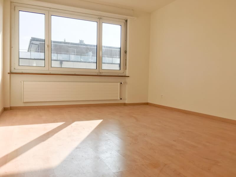Appartement de 4 pièces au 3ème étage à louer à Peseux (3)