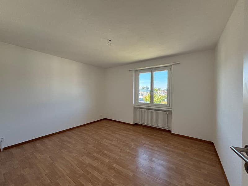 Appartement de 3.5 pièces entièrement rénové à Büetigen (2)